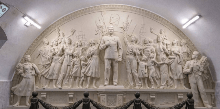 "Leader" or "tyrant"? Stalin's statue returns to the Moscow subway and divides Russians
