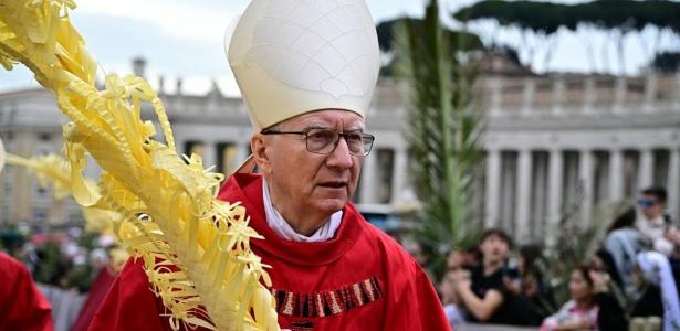 13.abr.2025 - O cardeal Pietro Parolin, secretário de Estado do Vaticano, durante missa no Domingo de Ramos na Praça de São Pedro