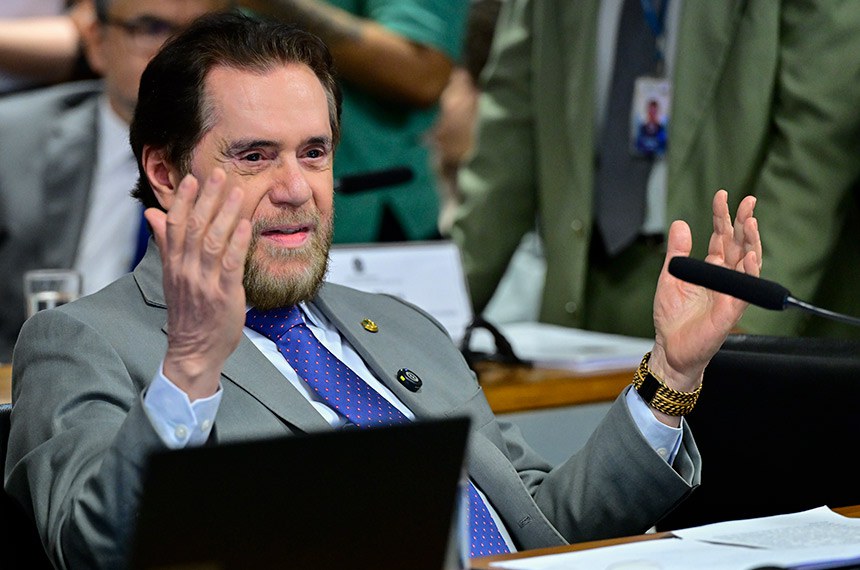 Criticism of NGOs and offenses to Marina: who is the senator who started fighting with minister