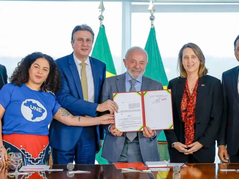 Government prohibits distance learning for law and health courses
