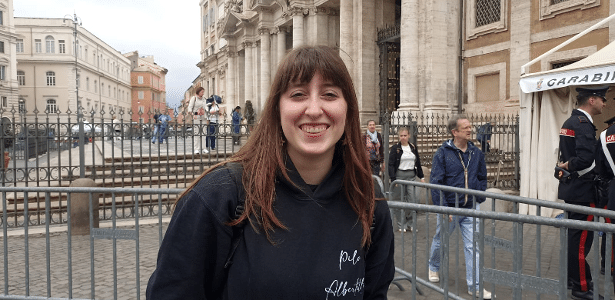 Frederica Pulcini, 18, foi ver o túmulo do papa Francisco
