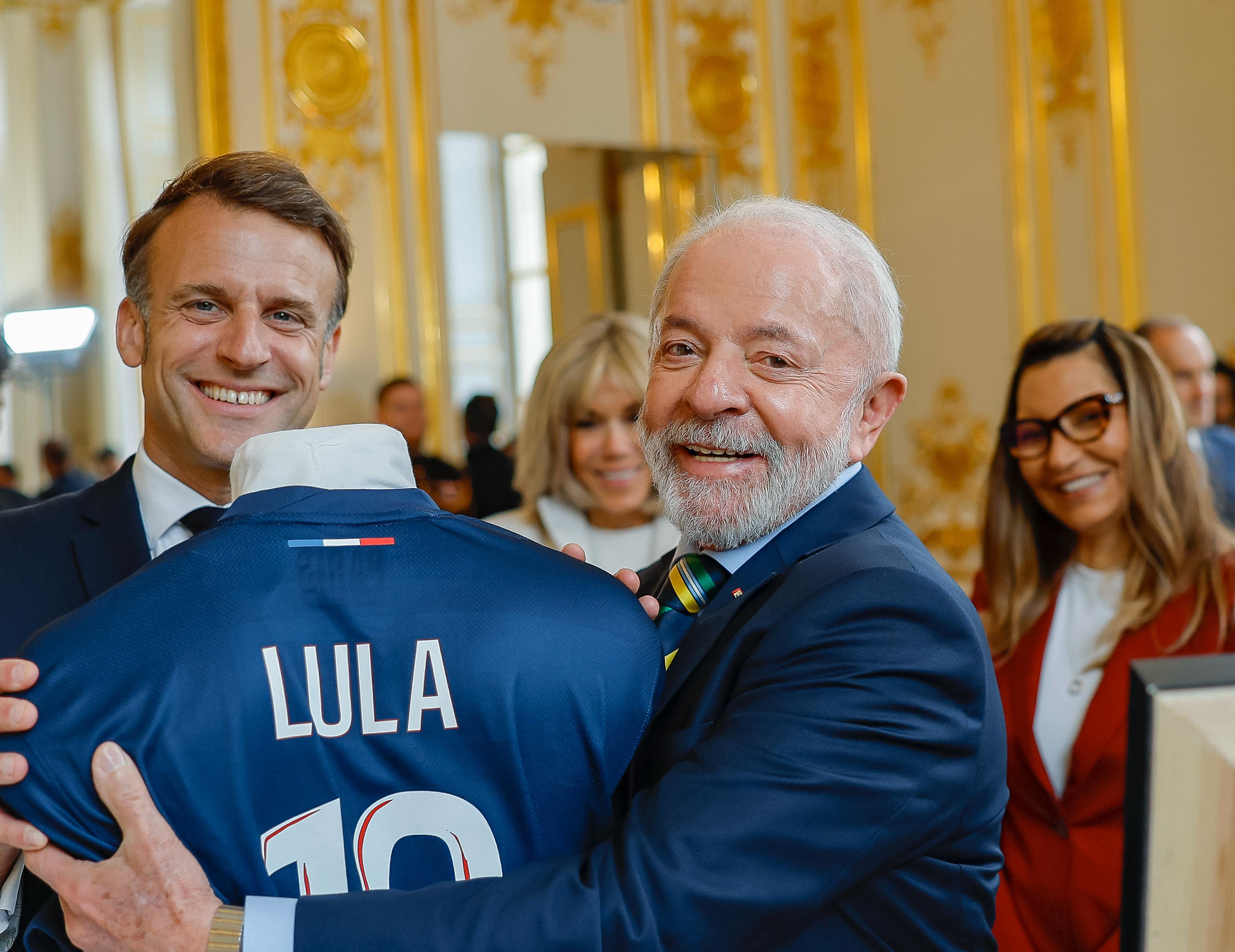 Macron: tribute from the French Academy shows respect for the 'immortals' by Lula