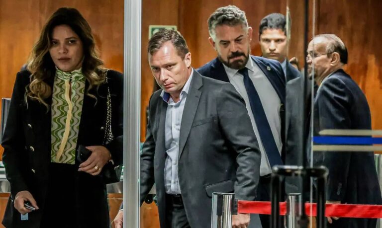 Mauro Cid is released after testimony to the PF and denies a passport escape plan
