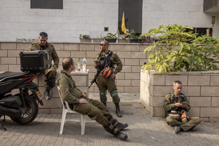 Trump's choice for Iran: final chance for diplomacy or bomb “Bunker hunt”
