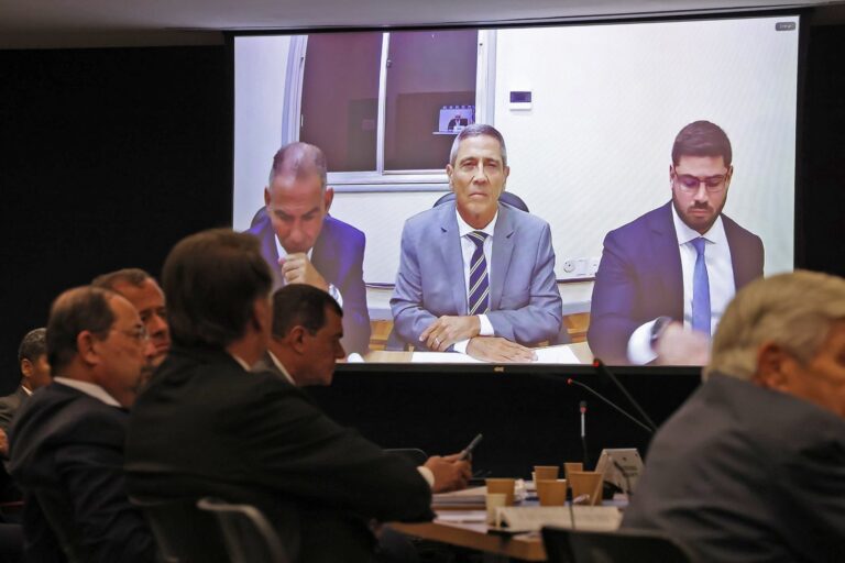 Braga Netto and Cid are face to face to confront versions of coup plot
