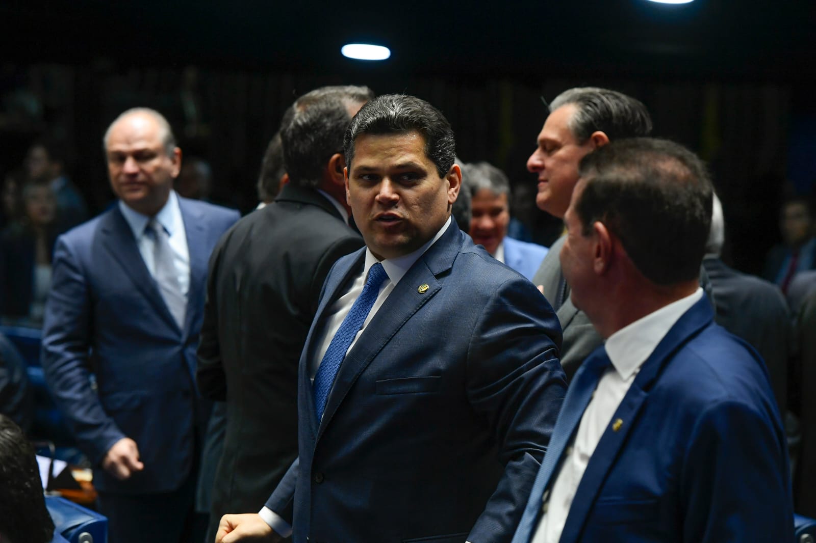 Alcolumbre says that 'government defeat was made to several hands'