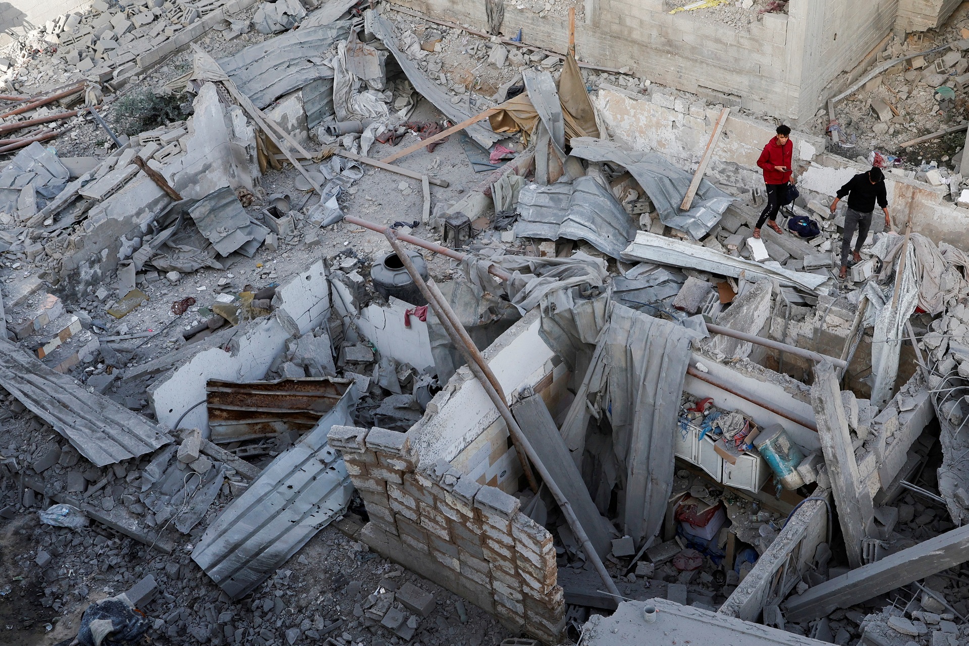 Israel is Armando Palestinian Militia to combat Hamas in Gaza, authorities say