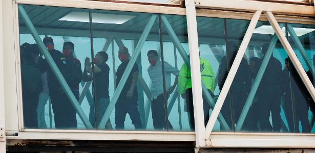 Imigrantes venezuelanos chegam ao Aeroporto Internacional Simón Bolívar após serem deportados dos EUA