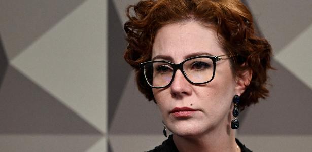 A deputada Carla Zambelli durante comissão na Câmara dos Deputados