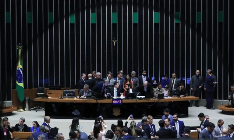 Centrão parties ask STF to maintain suspension of decree that increases IOF
