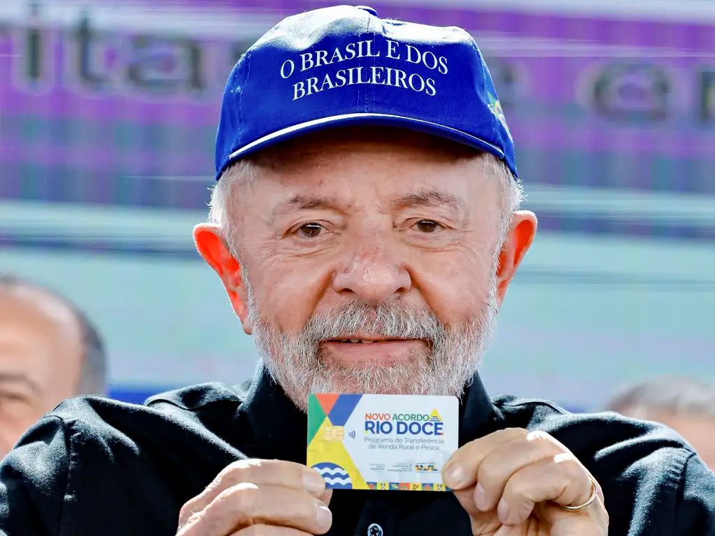 In an official event, Lula uses 'Brazil is from Brazilians' and attacks Bolsonaro and son