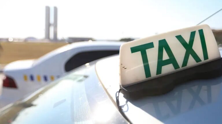 Lula signs Taximeter Verification Rate Mirando Plating Taxi drivers
