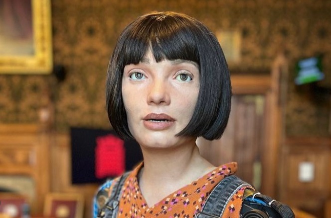 Humanoid Ai-da Robot creates works of art and sells painting for $ 1 million; know
