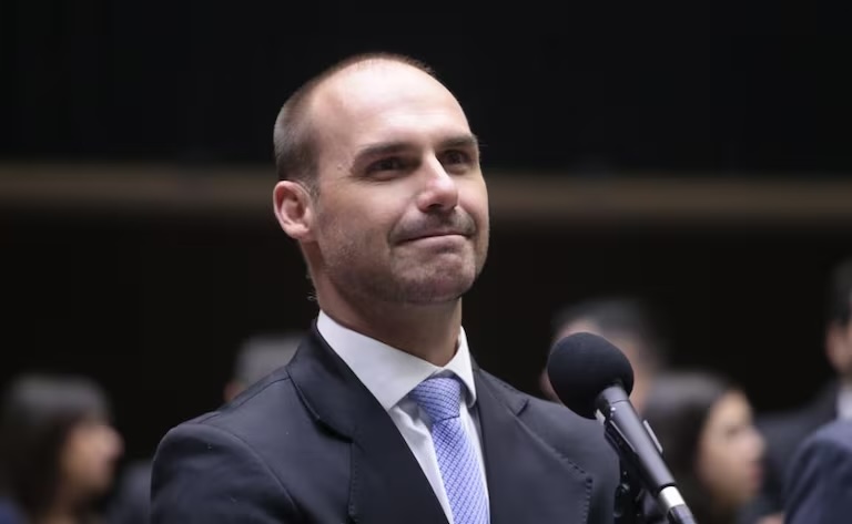 Eduardo Bolsonaro criticizes Tarcisio and Ratinho Júnior for silence in amnesty
