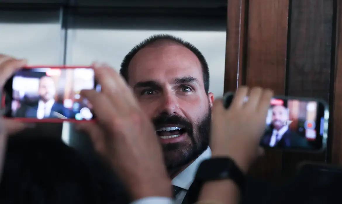 Eduardo Bolsonaro says he will not resign the mandate of deputy