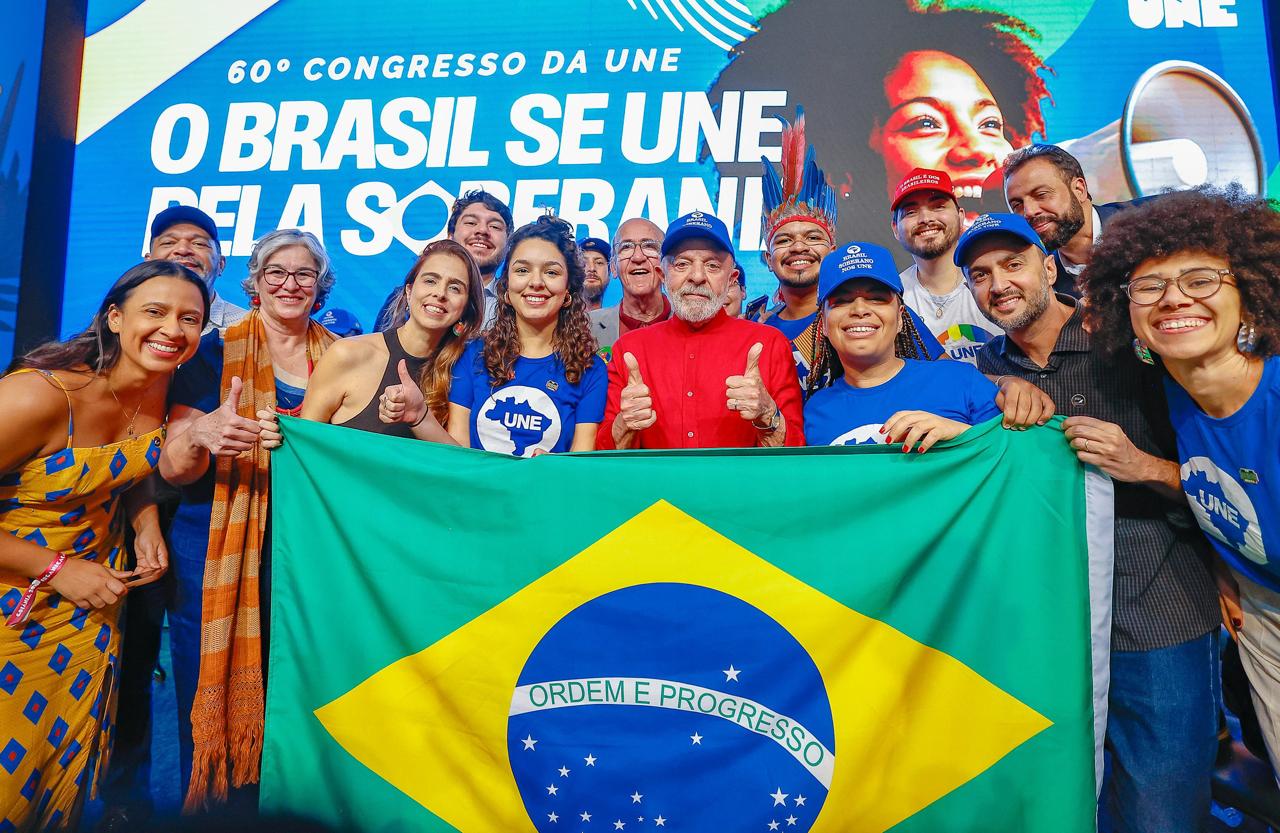 In an event with Lula, unites criticize framework and calls for more spending on education