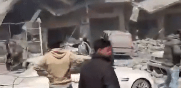 Casa destruída no Líbano após ataque de Israel; duas pessoas morreram no primeiro lançamento de míssil depois do cessar-fogo