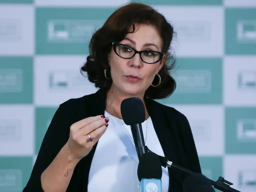 Zambelli says he is 'political exiled' in Italy and thanks support from Flávio Bolsonaro