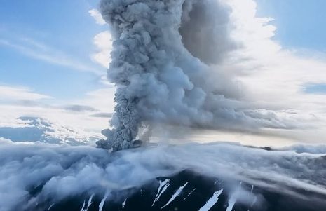 See images! Sleeping volcano for centuries erupting Russia
