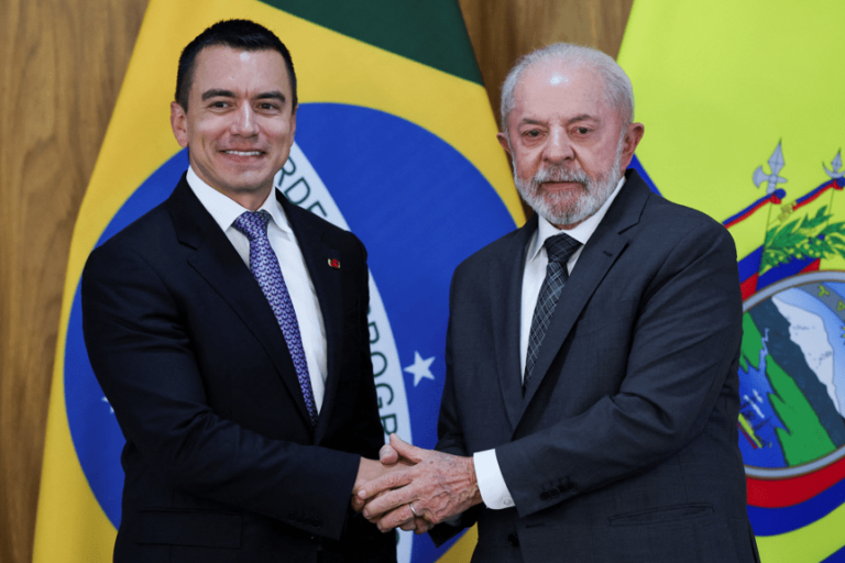 Lula and Noboa speak to ignore ideological difference; petista offers action against crime
