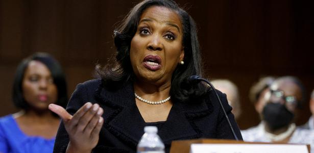 Fed Director gains strength against Trump