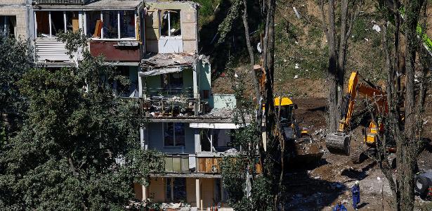 Prédio bombardeado por ataque russo, em Kiev