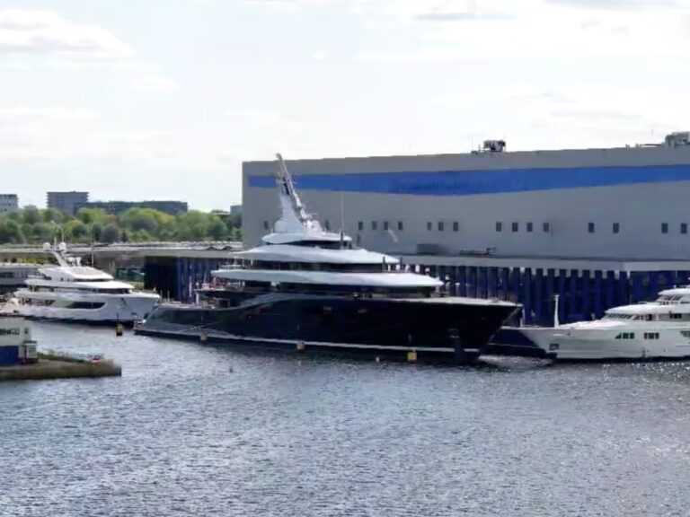 Bill Gates's luxurious and hydrogen -powered superior
