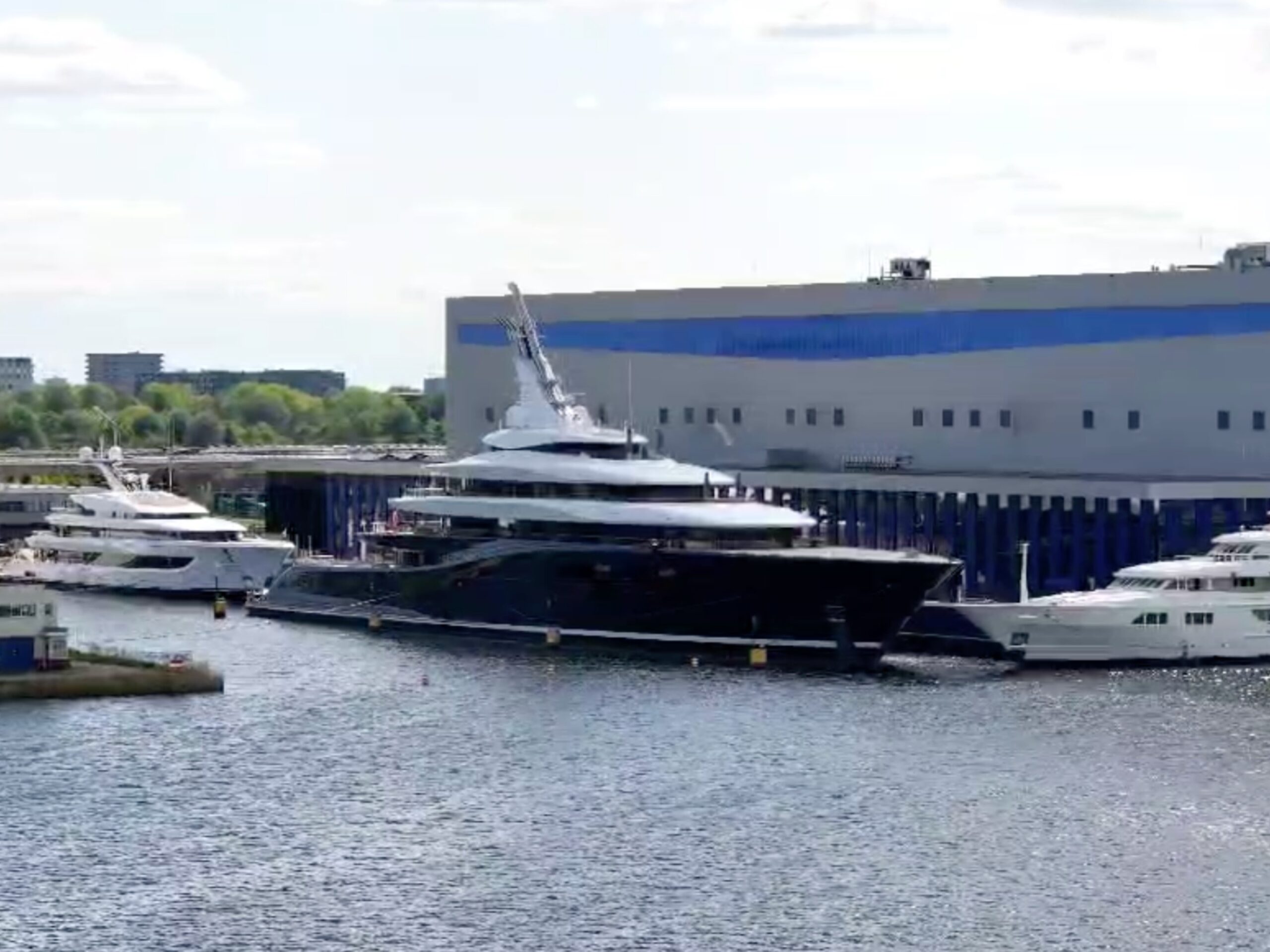 Bill Gates's luxurious and hydrogen -powered superior