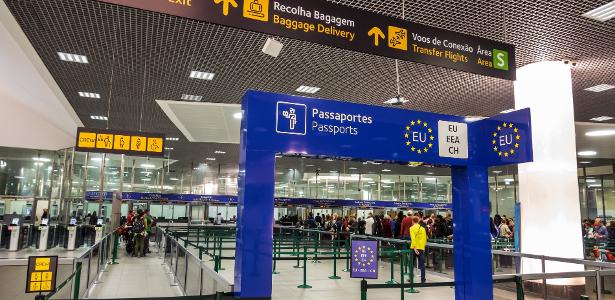 Imagem da imigração no aeroporto de Lisboa, em Portugal