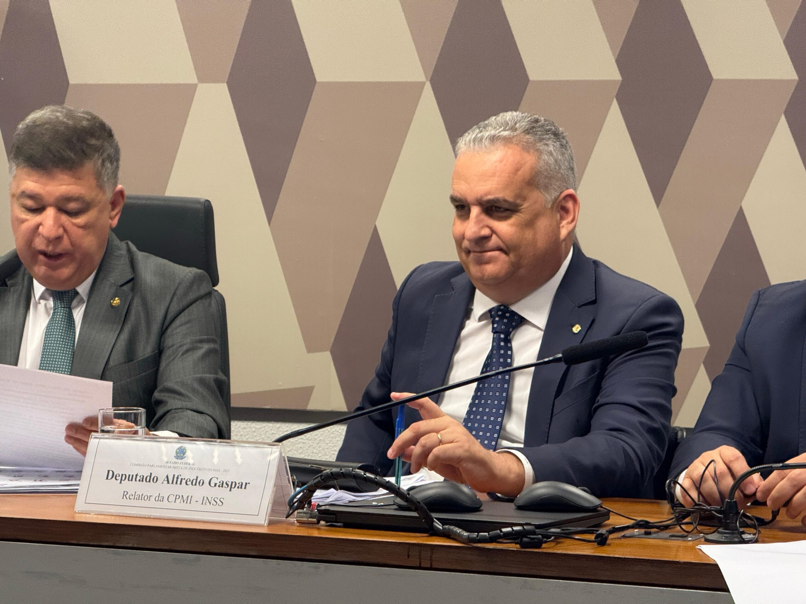 INSS CPI rapporteur threatens to give the PF delegate a voice of arrest at a secret meeting