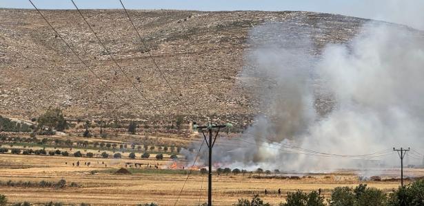 Fazenda de palestinos na Cisjordânia sendo invadida por israelenses