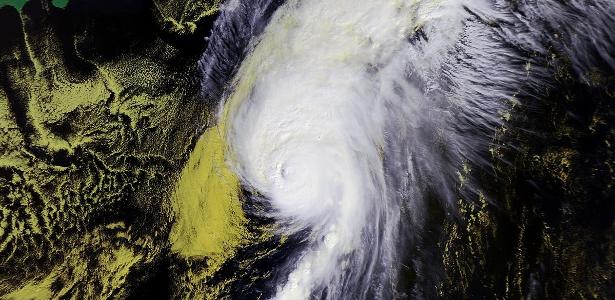 Tufão Kajiki forçou a evacuação de milhares de pessoas na China