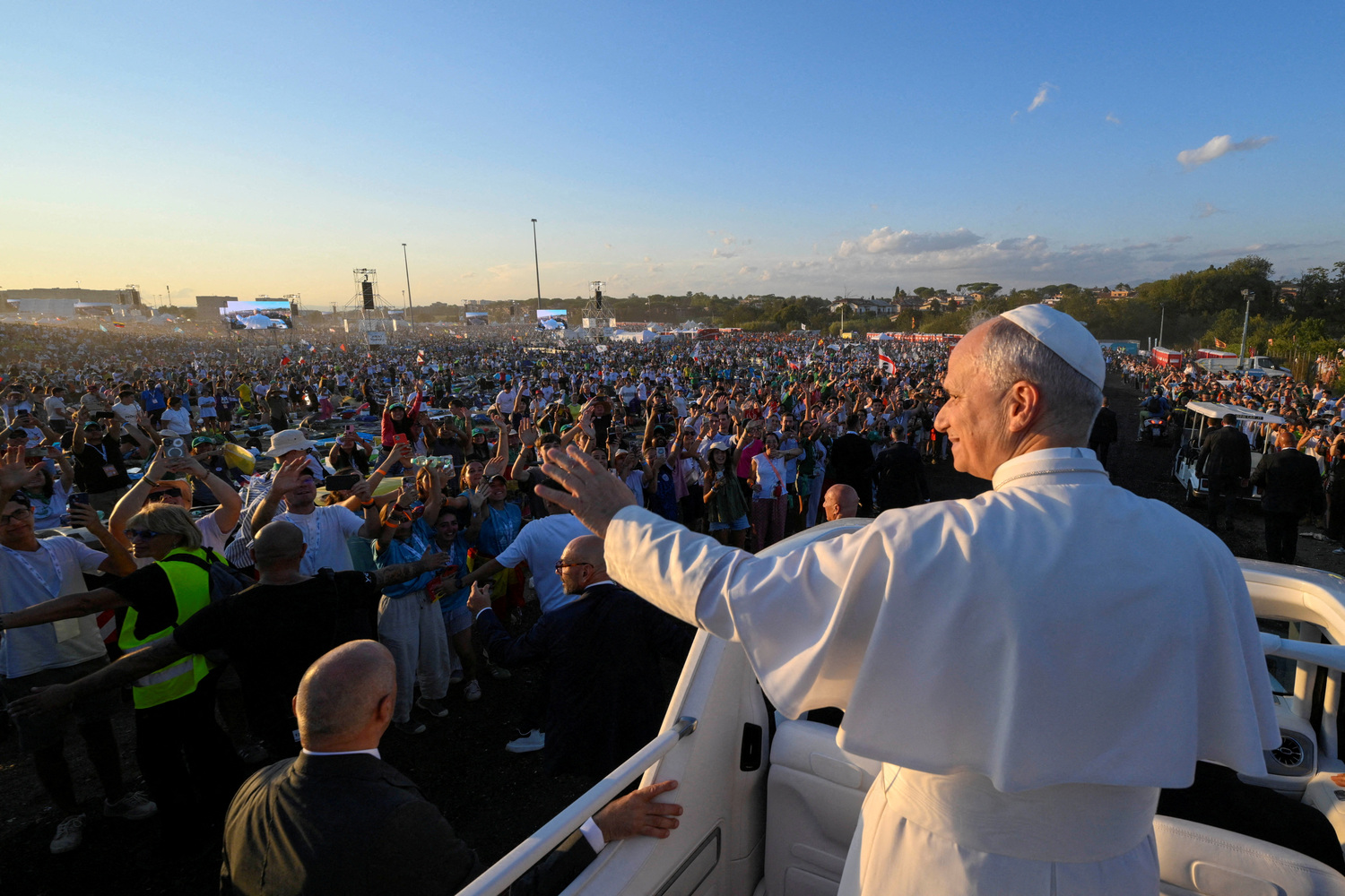 Vatican promotes event with presentations and wakefulness with the Pope to attract young people