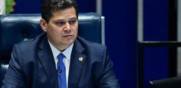 Alcolumbre says Eduardo Bolsonaro instigates US against Brazil