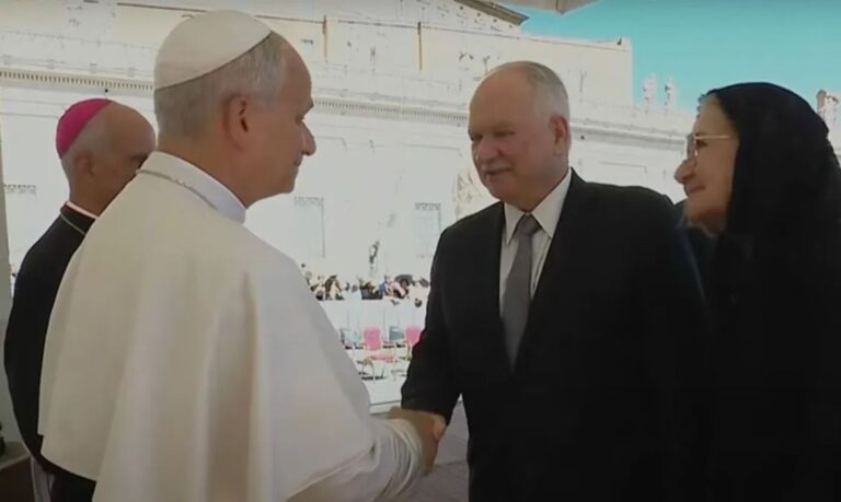 Before assuming STF presidency, Fachin visits Papa Leão 14
