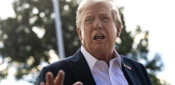 Trump fala com jornalistas ao deixar a Casa Branca