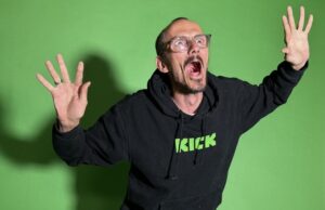 Streamer Jean Pormonove with black shirt and green background before death in a live in France