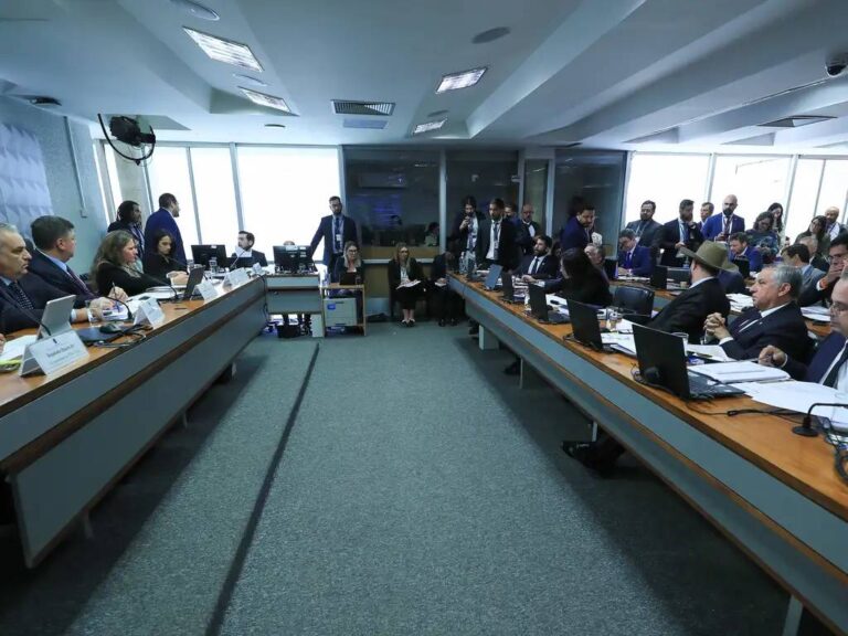 INSS CPI approves requirements that aim at Lula's brother union
