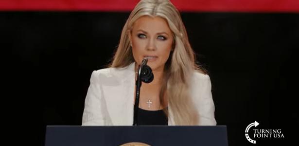 Erika Kirk durante o funeral do marido, Charlie Kirk, no Arizona