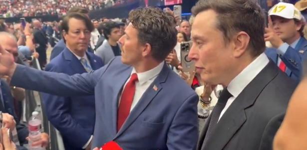 Elon Musk compareceu ao funeral de Charlie Kirk