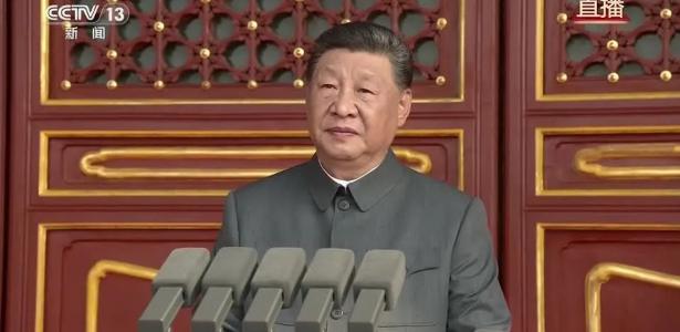 O uniforme cinza usado por Xi Jinping foi um recado simbóilco ao ocidente