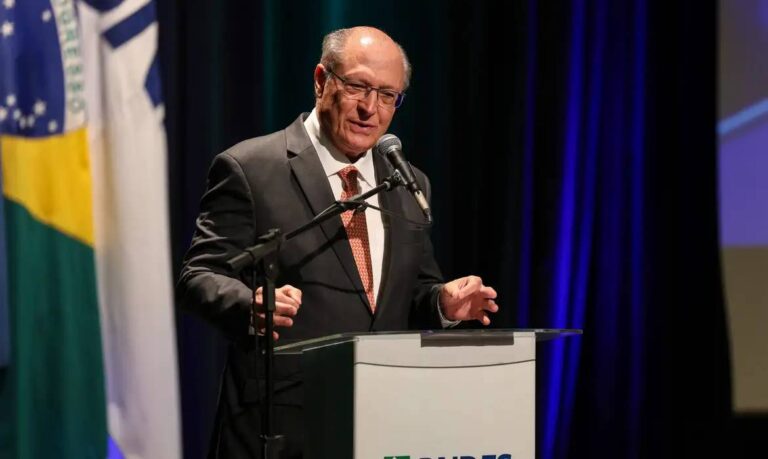 Alckmin thanks the directors of CNI commitment to the private sector to solve tariff
