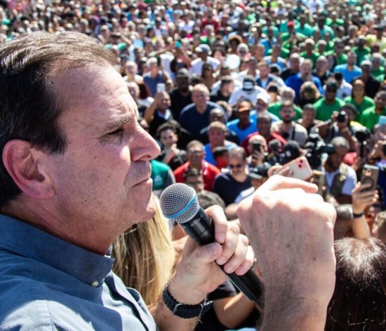 Eduardo Paes nods to the PL and talks about unity “for the love of Rio”, but avoids mentioning Bolsonaro
