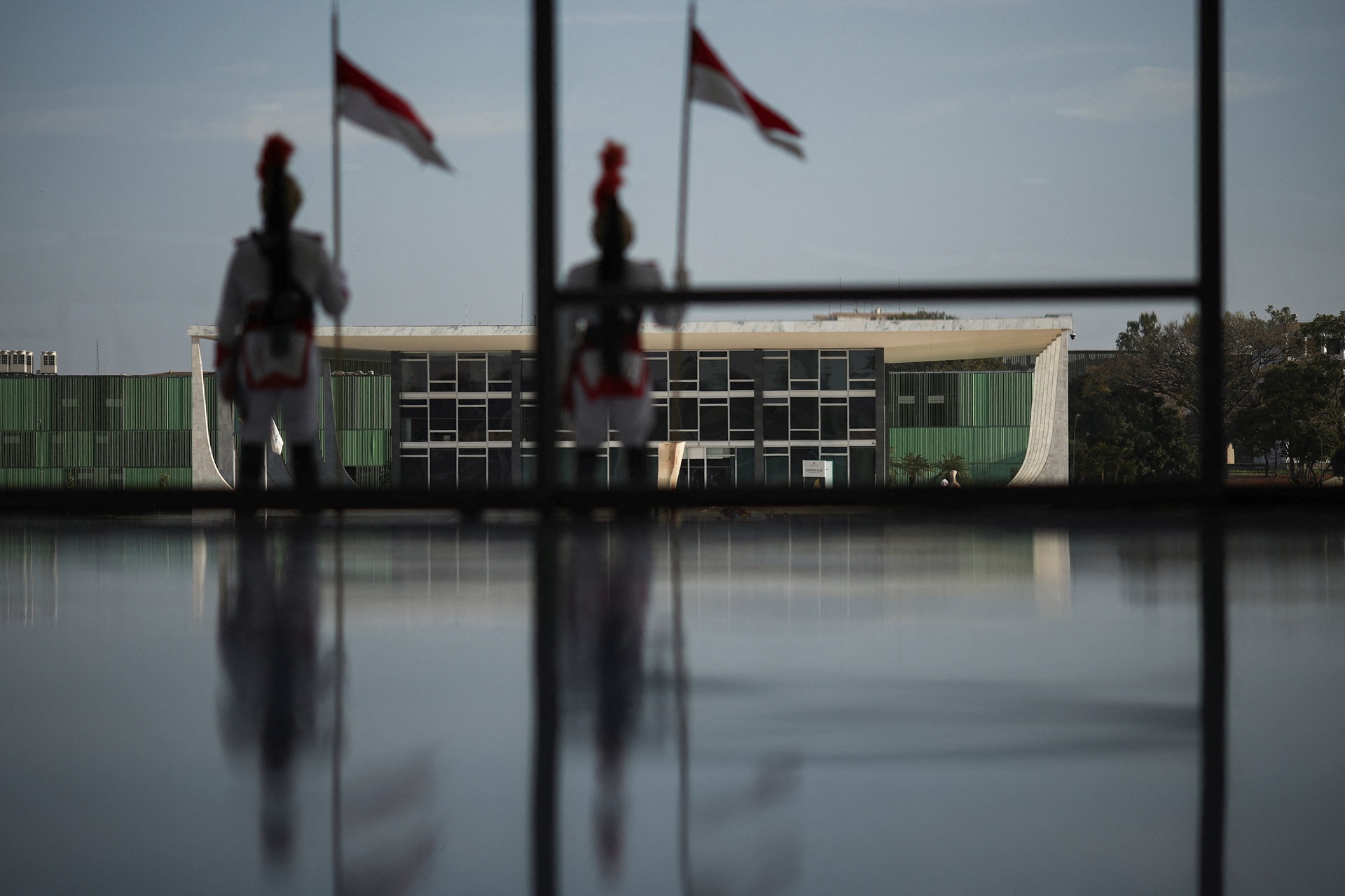 57.9% of Brazilians want changes in the way they govern, shows Paraná Pesquisas