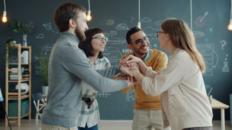 4 simple practices of leaders who accept the team's emotion and raise performance
