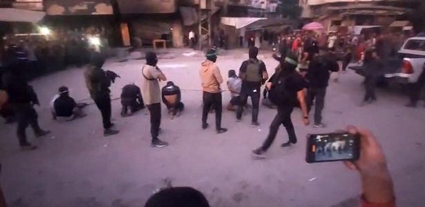 Vídeo publicado pelo próprio Hamas mostra oito pessoas desarmadas e vendadas sendo mortas em uma rua da Cidade de Gaza