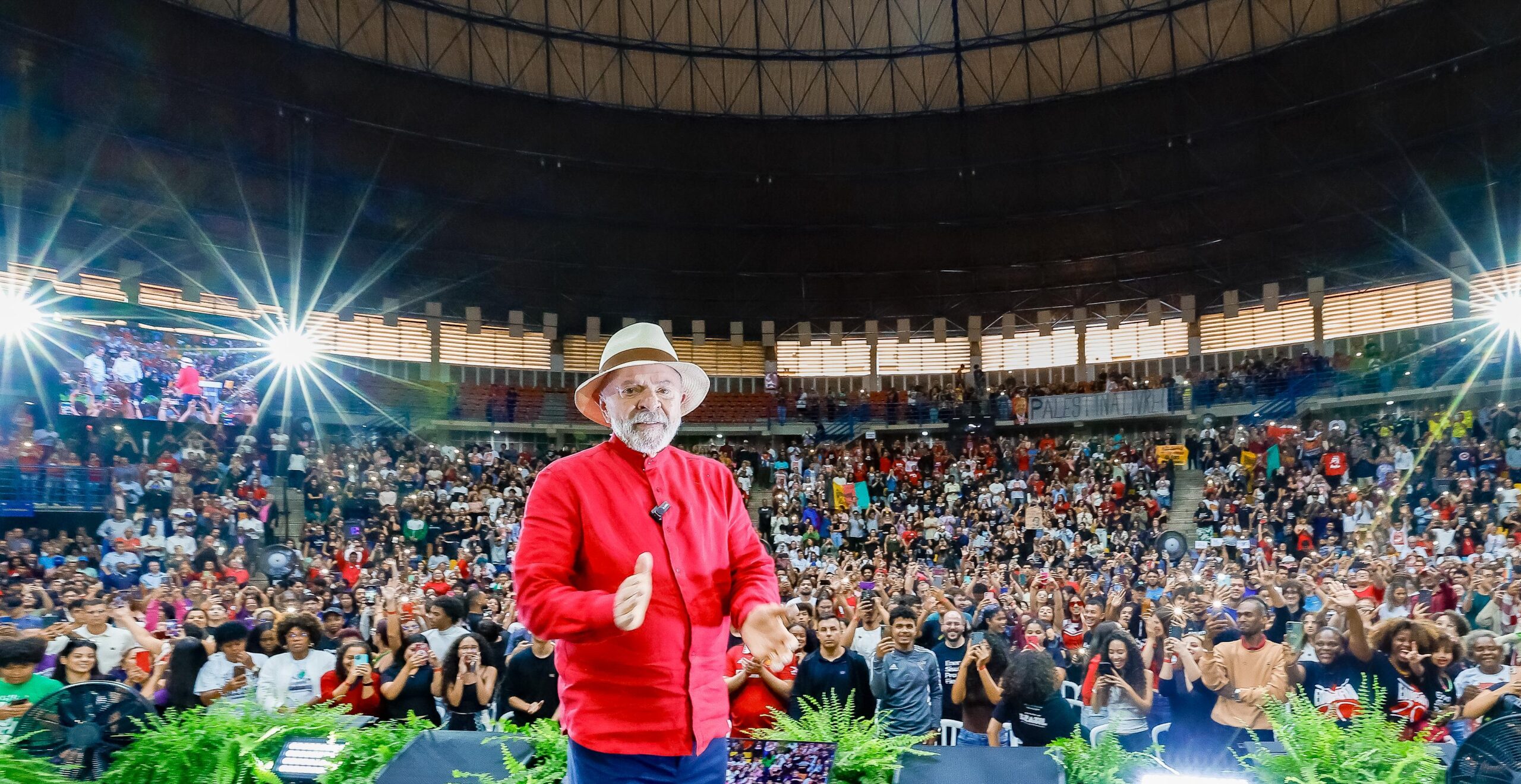 “May a president from another country never again dare to speak rudely to Brazil”, says Lula