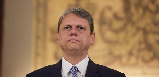 Governador de São Paulo, Tarcísio de Freitas, participa de concessão de honraria a Edson Fachin, ministro do STF