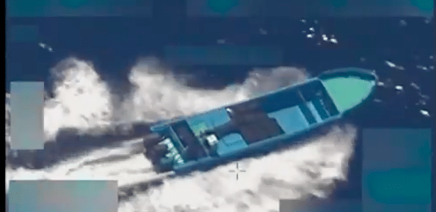 Barco alvejado pelos EUA no oceano Pacífico