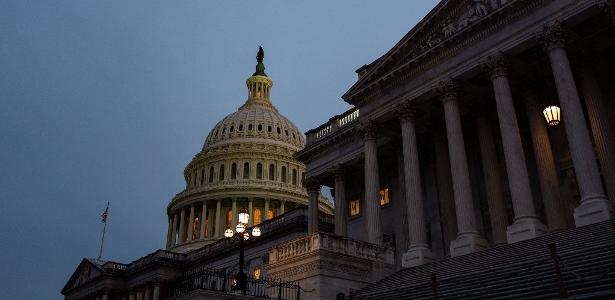 Capitólio dos Estados Unidos; país entra em 